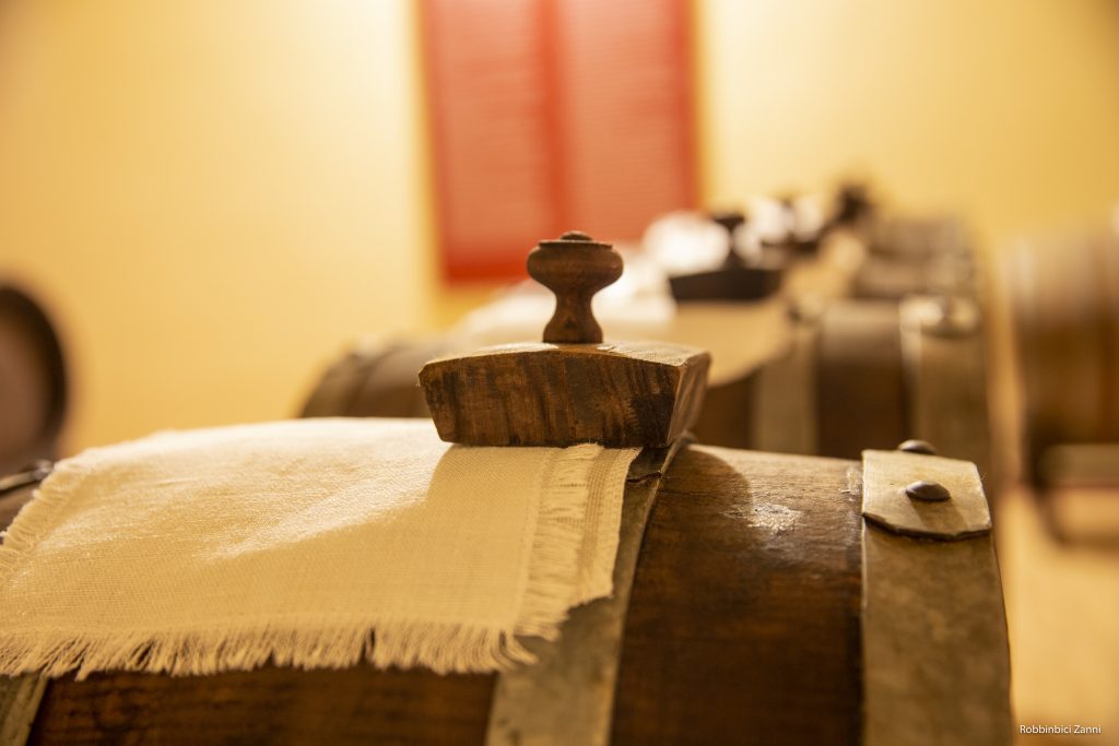Aceto Balsamico, i segreti delle botti e dei legni